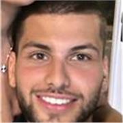 Doy clases tanto a principiantes como a personas que ya tienen un nivel avanzado y quieren seguir mejorando de forma natural