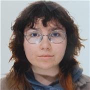 Profesora de dibujo con una enseñanza clara, cercana y adaptada según las necesidades de cada alumno.