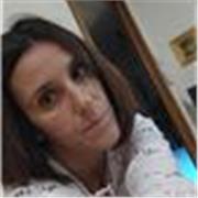 Insegnante italiano sostegno educatore psicologo assiste studenti nel loro percorso formativo educativo