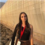 Profesora de inglés para niños y adolescentes, con estudios especializados en lengua