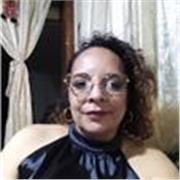 Profesora de primaria con el fin de brindar apoyo pedagógico 
