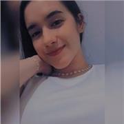 Profesora de biología y sociales imparte clases a niños de 9 a 12 años