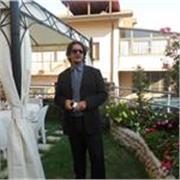 Madrelingua tedesco, impartisce lezioni private in DAD o in presenza ad alunni di scuola primaria e medie.