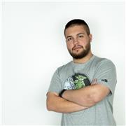 Profesor universitario en Desarrollo de Videojuegos. Experiencia también en producción audiovisual, edición de vídeo y guion.