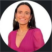 Licenciada en Farmacía y Administración y Dirección de Empresas. Llevo muchos años dando clases a niños de Primaria, la ESO y Bach