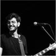 Laureato in conservatorio offre lezioni online di teoria musicale , chitarra ( acustica, elettrica, classica ) ed ukulele