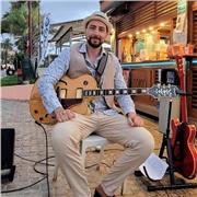 Insegnante di chitarra per diverse scuole su Torino ed in proprio, impartisce lezioni di chitarra Pop-Rock-Jazz-Blues-Funk online e in presenza