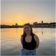 Estoy en mi último año de universidad y soy una persona responsable, creativa, y comprometida con lo que hago.