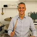 Profeso de música con especialidad en batería, piano, teoría, musica y movimiento