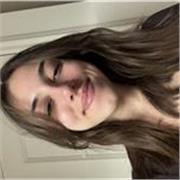 Studentessa universitaria impartisce lezioni private per studenti di elementari, medie e liceo