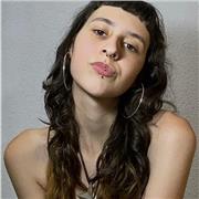 Soy amable, paciente y responsable. Podría dar clases a niños pequeños desde 2-3 años a más mayores como 8-9 años