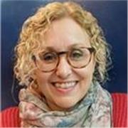 Sono una Coach Umanista con Master in Professional Coaching; aiuto le persone a superare sfide, affrontare d