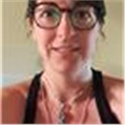 Soy coach certificada especializada en crianza respetuosa. Tengo nociones de cómo funciona el autismo, en especial el TEA