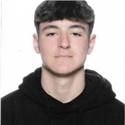 Acreditado C1 inglés de Cambridge y B1 en francés. Matrícula de honor en bachillerato, cursando actualmente grado Economía y ADE