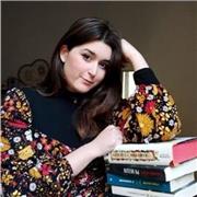 Studentessa laureanda in Lettere Moderne con attestati di frequenza di due corsi di scrittura creativa