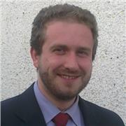 Licenciado en Administración y Dirección y titulado como docente