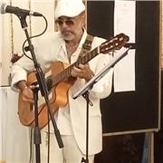 Profesor titulado con más de 5 años de experiencia.