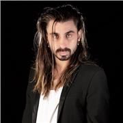 Direttore Creativo dei media con 13 anni d'esperienza in fotografia e video, esperto in post-produzione e software avanzati.