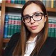Praticante avvocato impartisce lezioni in materie giuridiche
