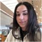 Profesora de distintas materia que imparte clases a niños de primaria y secundaria (inglés, matemáticas, lengua y economía)