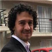 profesor con más de 5 años de experiencia impartiendo clase en colegios y universidades 