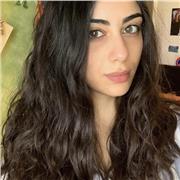 Laureanda in scienze politiche impartisce lezioni a studenti universitari, di scuole elementari, medie e superiori