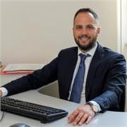 Laureato per lezioni di Economia e Marketing