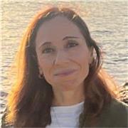 Insegnante laureata in filologia con 110 e lode, con esperienza trentennale, offre lezioni di LATINO a domicilio (Eur) e online