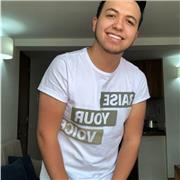 Cuidador de niños con conocimientos en inglés intermedio