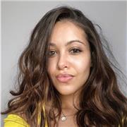 Professeur titulaire d’un master 2 en lettres et en littérature comparée anglais/ français, dispense cours de français (bac +4)