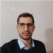 Laureato in Scienze Economiche com master in gestione delle imprese