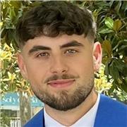 Estudiante que acaba de finalizar sus estudios en el grado de Biología en la Universidad de Granada