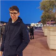 Me defino simpático, amable, responsable y una persona con muchas ganas de aprender