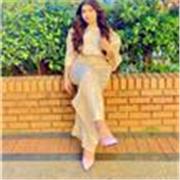 Experienced English tutor, tailoring lessons to each learner. Structured, encouraging, and focused on student success