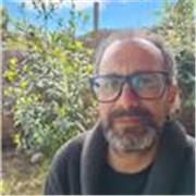 Profesor de Historia, licenciado en Educación