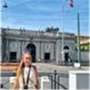 Profesora de ciencias en general 
Habilitada para cualquier tipo de enseñanza 