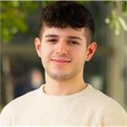 Graduado en English Literature and Creative Writing en University College Dublin, bilingüe, con experiencia y excelente pronunciac