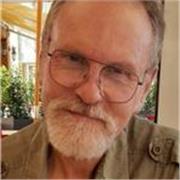 Maestro Yoga invita chiunque interessato a lezioni teorico-pratiche individuali e collettive