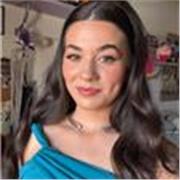 Me defino como una persona empática, creativa y proactiva, a la que le gusta enseñar de forma didáctica y dinámica, evitando que l