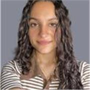 Profesora de apoyo, estudiante de biología, da clases de apoyo para alumnos de la eso y primaria de manera online