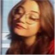 Studentessa del quarto anno del liceo classico impartisce lezioni di ripetizioni per ragazzi delle scuole medie o elementari