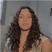 Soy una chica joven muy entregada al trabajo y en ayudar a los niños. Por eso me dirijo a niños de entre 7 a 16 años.