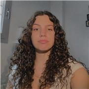 Soy una chica joven muy entregada al trabajo y en ayudar a los niños. Por eso me dirijo a niños de entre 7 a 16 años.