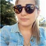 Profesora de biologia dicta clases a niños de todas las edades