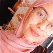 Professeur qui donne des cours de maths, de français et de physique au primaire et au collège