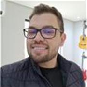 Professor de violão, produtor musical, multi-instrumentista, com 13 anos de experiência dando aulas
