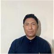 Maestro de apoyo especializado en dar clases para niños de manera remota en la área tecnologica