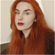 Absolwentka dziennikarstwa, tworząca teksty i audycje radiowe. Z energią i cierpliwością wspieram naukę języka polskiego