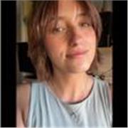 Profesora titulada en Magisterio Primaria, con título de C1 en inglés, un Máster en Educación Bilingüe y 6 años de experiencia. 