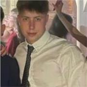 Estudiando Segundo año Educación Primaria en la UR, cursando último año del Conservatorio Profesional , estudiante C1 de inglés